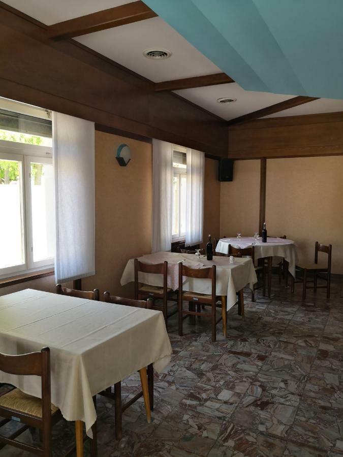Отель Trattoria Bar Oasi Pocenia Экстерьер фото